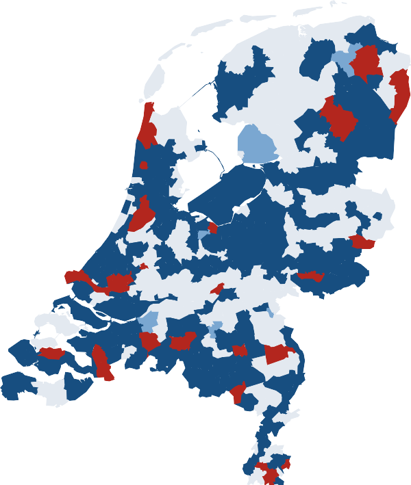 Kaart van Nederland met per gemeente het bedelverbod: rood waar bedelen in de hele gemeente verboden is, blauw waar het alleen in aangewezen gebieden geldt